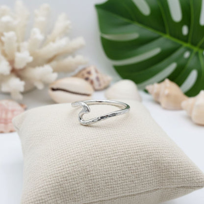 925 Sterling Silver Hawaiian Hammered Line Ocean Wave Band Ring