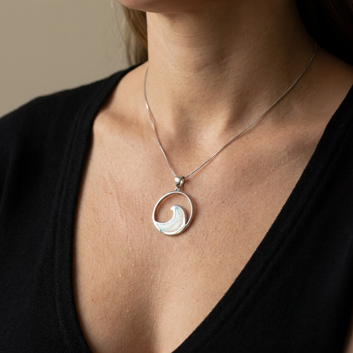 925 Sterling Silver Deluxe White Opal Stone Round Wave Pendant Necklace